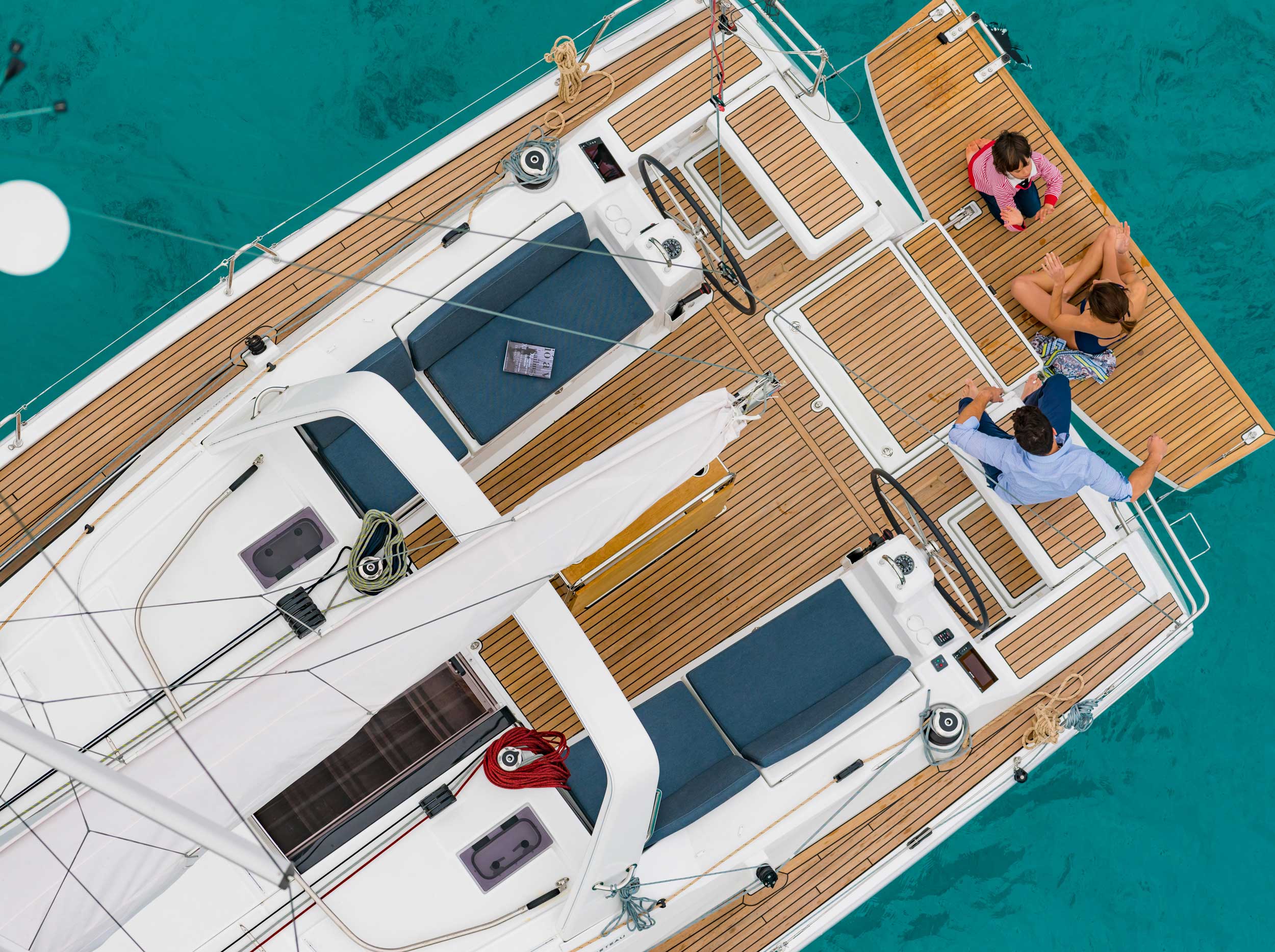 Beneteau Oceanis 41.1 at aerial deck