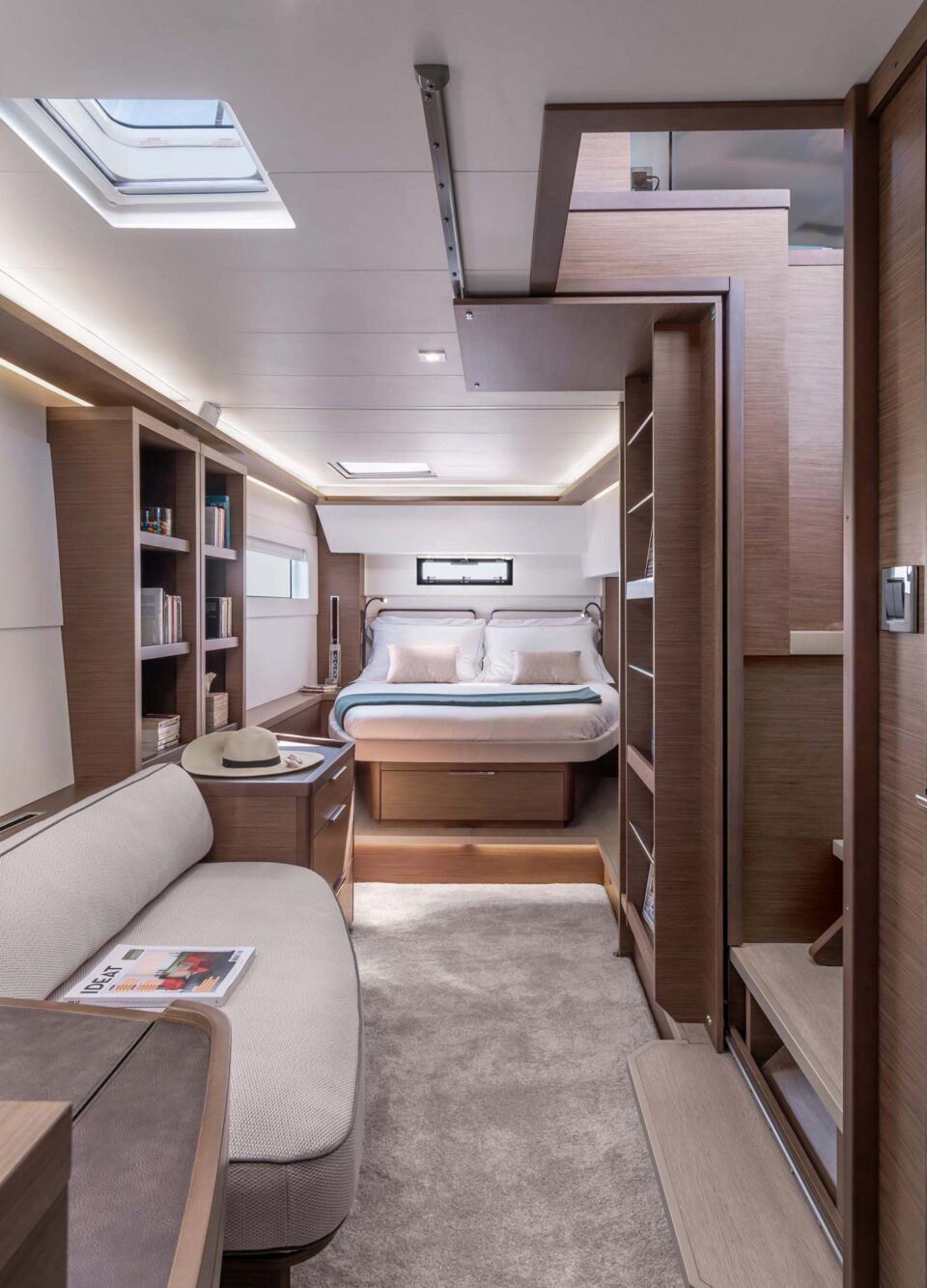 lagoon 46 master cabin