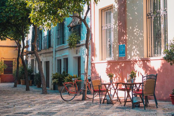 Alfresco Dining - Gaudi Architecture - Barcelona Cruising Guide - Ancasta