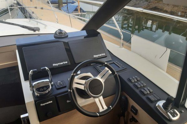 prestige 420 Helm station