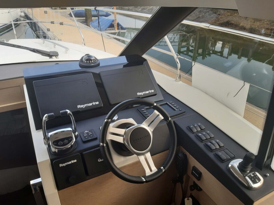 prestige 420 Helm station