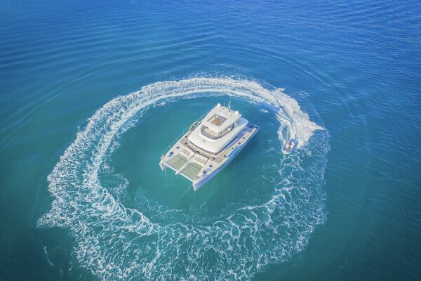Lagoon 630 Motor Yacht Wash