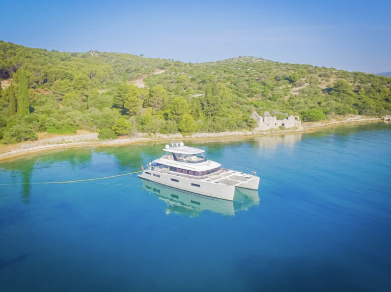 Lagoon 630 Motor Yacht Anchored