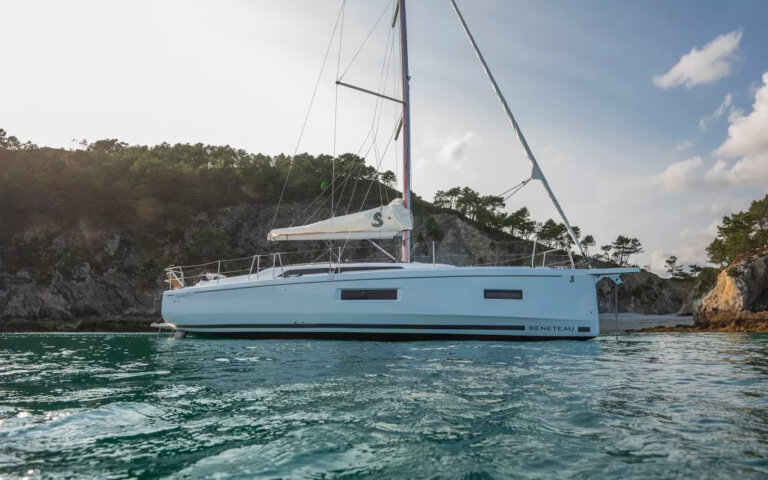oceanis 37.1 port side