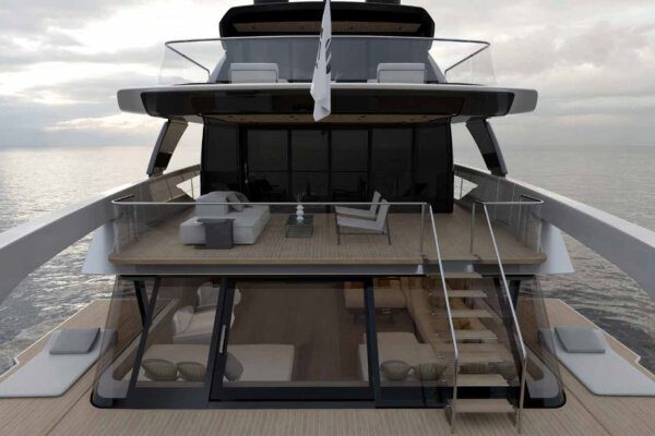 Sanlorenzo SX100 Stern